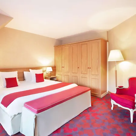 Отель Les Violettes & 4*