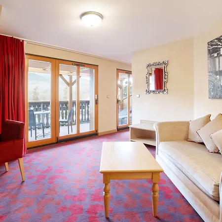 Отель Les Violettes & 4*