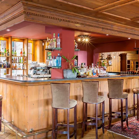 Отель Les Violettes & 4*