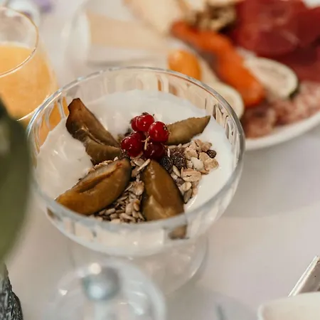 Les Violettes & Hotel 4*