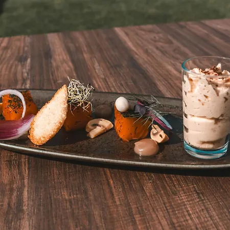 Les Violettes & Отель 4*