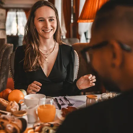 Les Violettes & Hotel