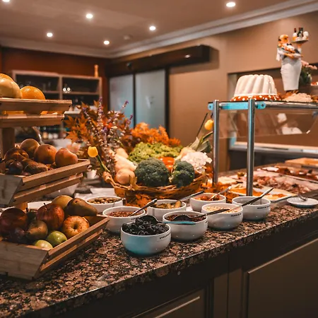 Отель Les Violettes &