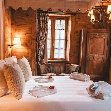 Les Violettes & Hotel