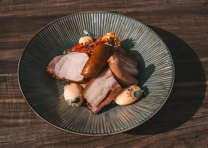 Les Violettes & Hotel 4*